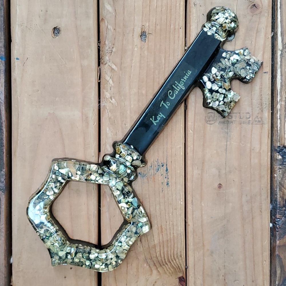 Vtg craftsman of Betty's shell abalone -KEY TO CALIFORNIA-